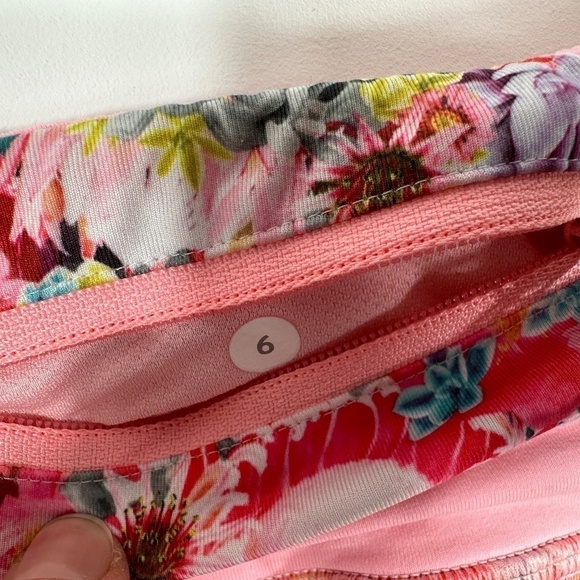 Lululemon Women's Sz 6 Run Inspire Crop II Flowabunga Mini Multi Bleached Coral - Picture 11 of 11